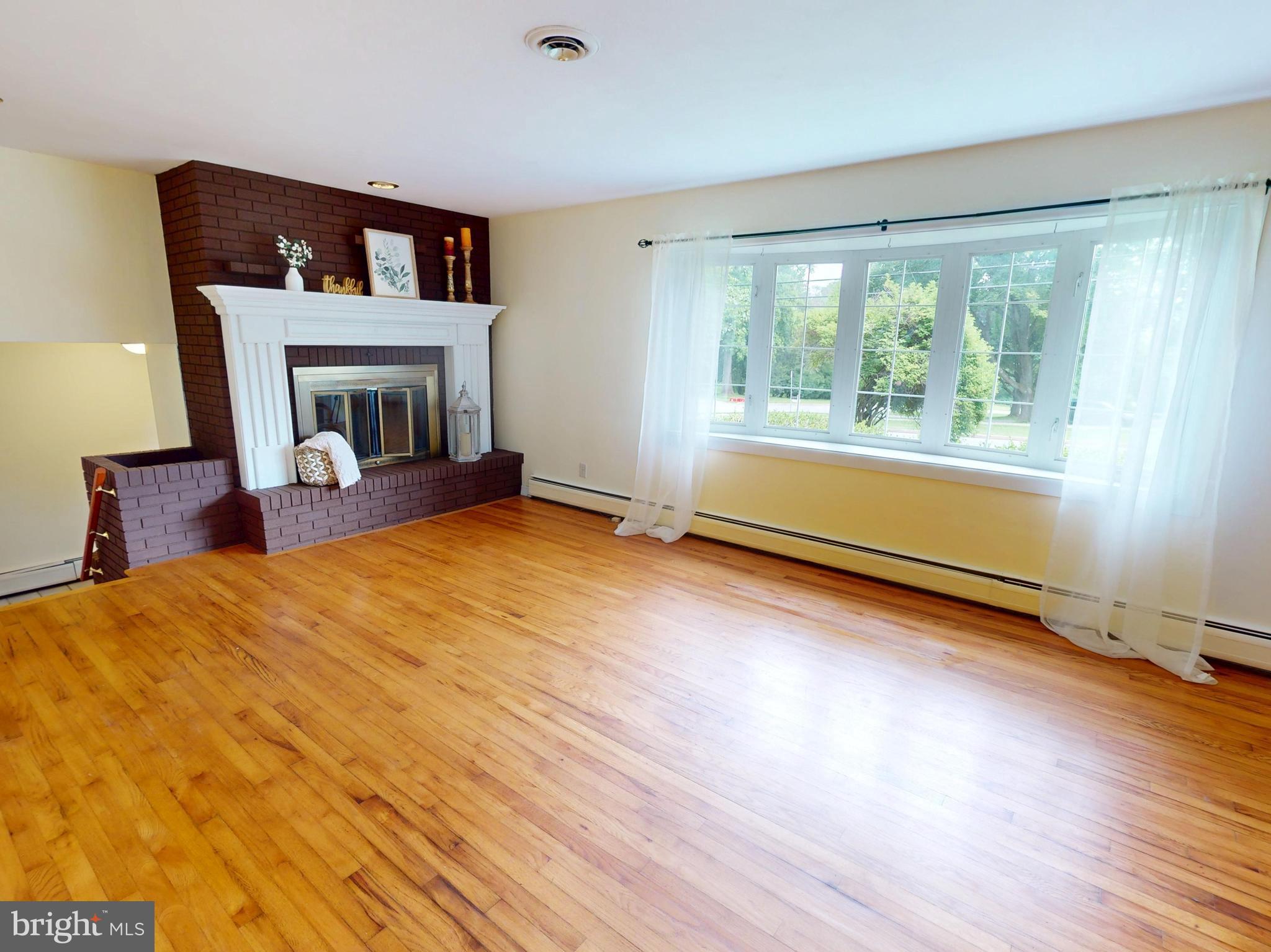 102 W MARYLYN AVENUE