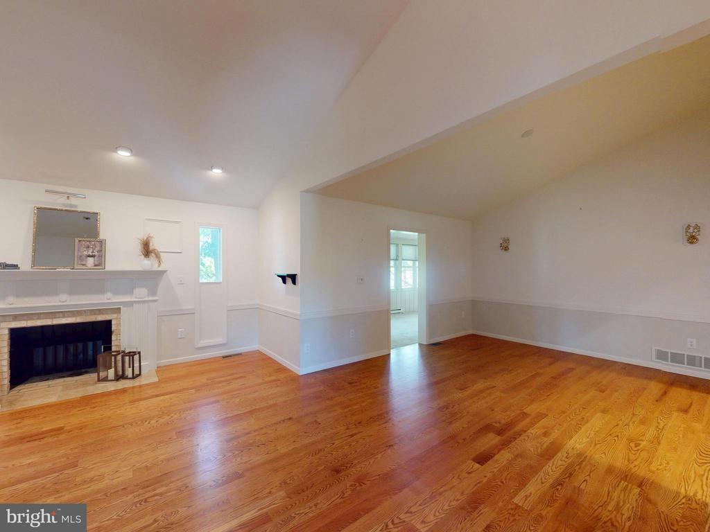 128 COLONIAL COURT