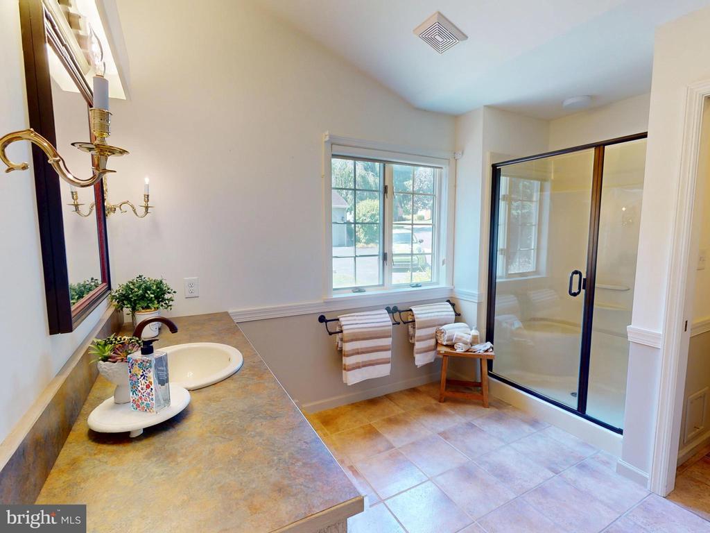 128 COLONIAL COURT