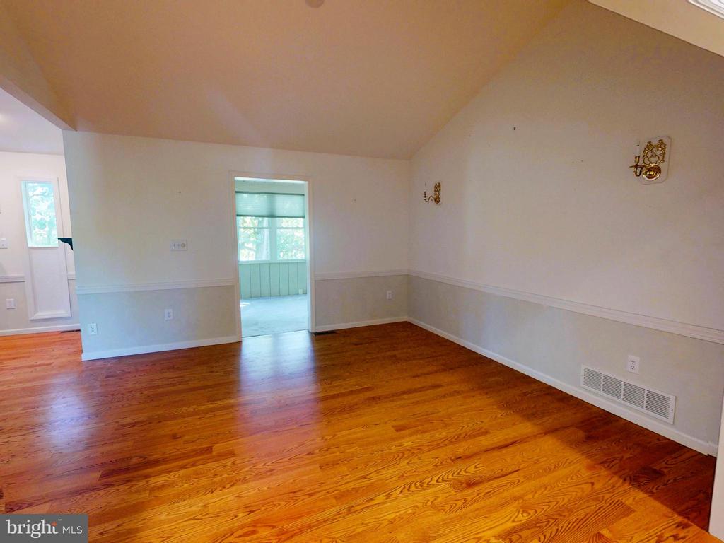 128 COLONIAL COURT