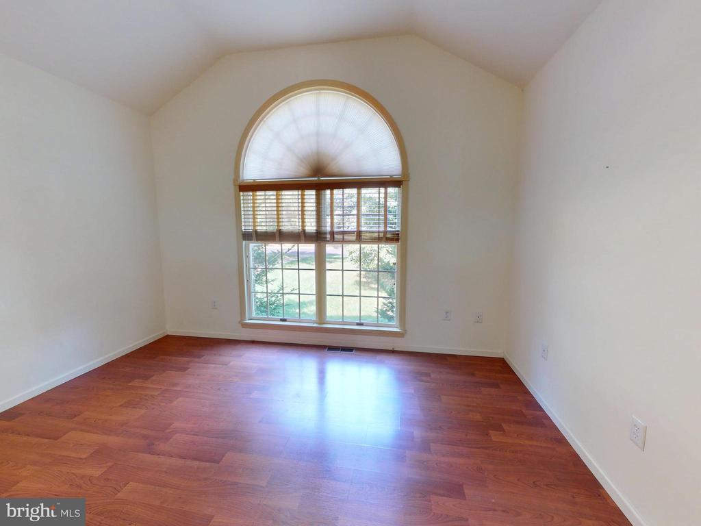 128 COLONIAL COURT