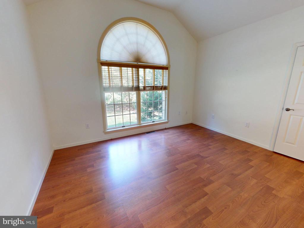 128 COLONIAL COURT