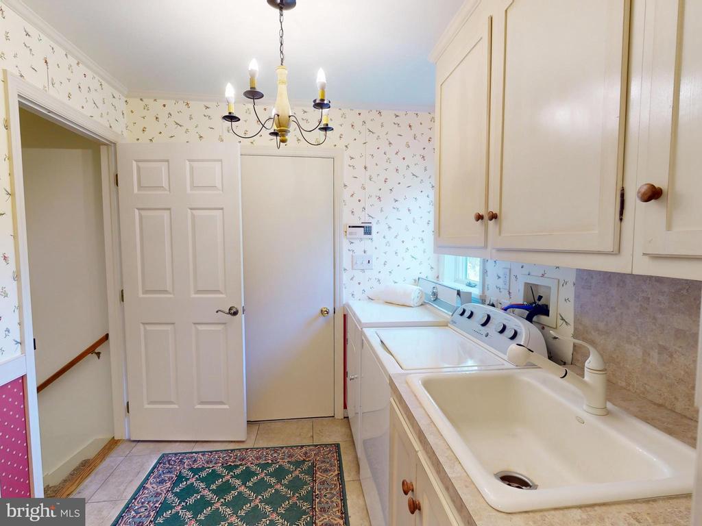 128 COLONIAL COURT