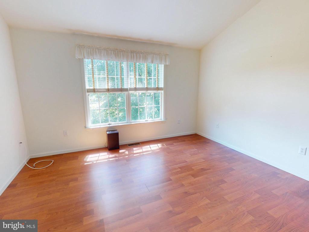 128 COLONIAL COURT