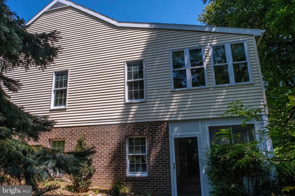128 COLONIAL COURT