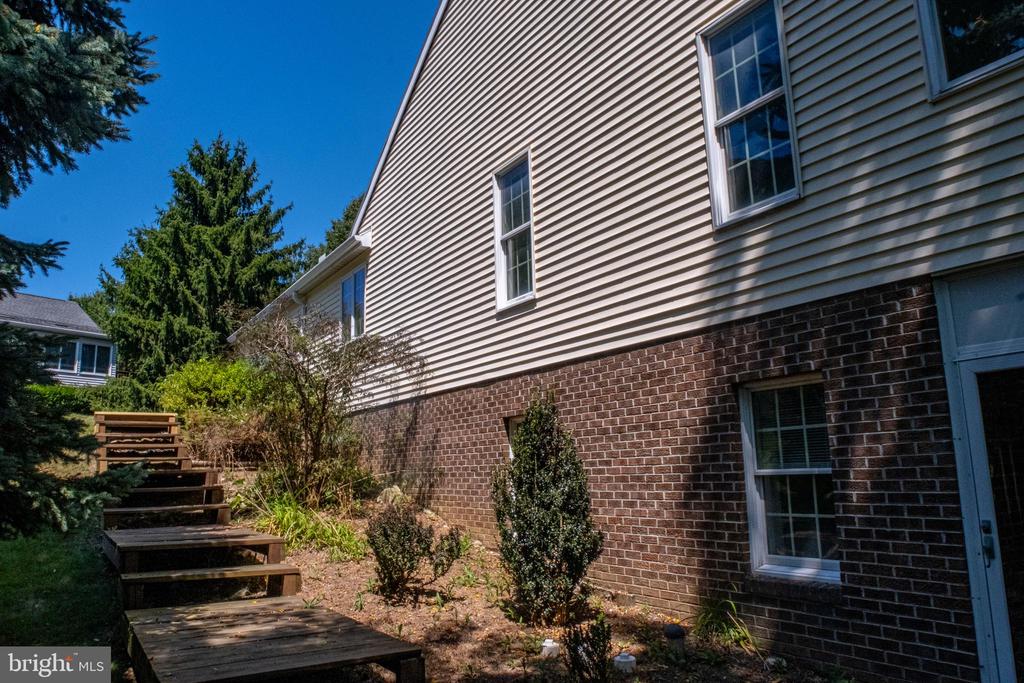 128 COLONIAL COURT