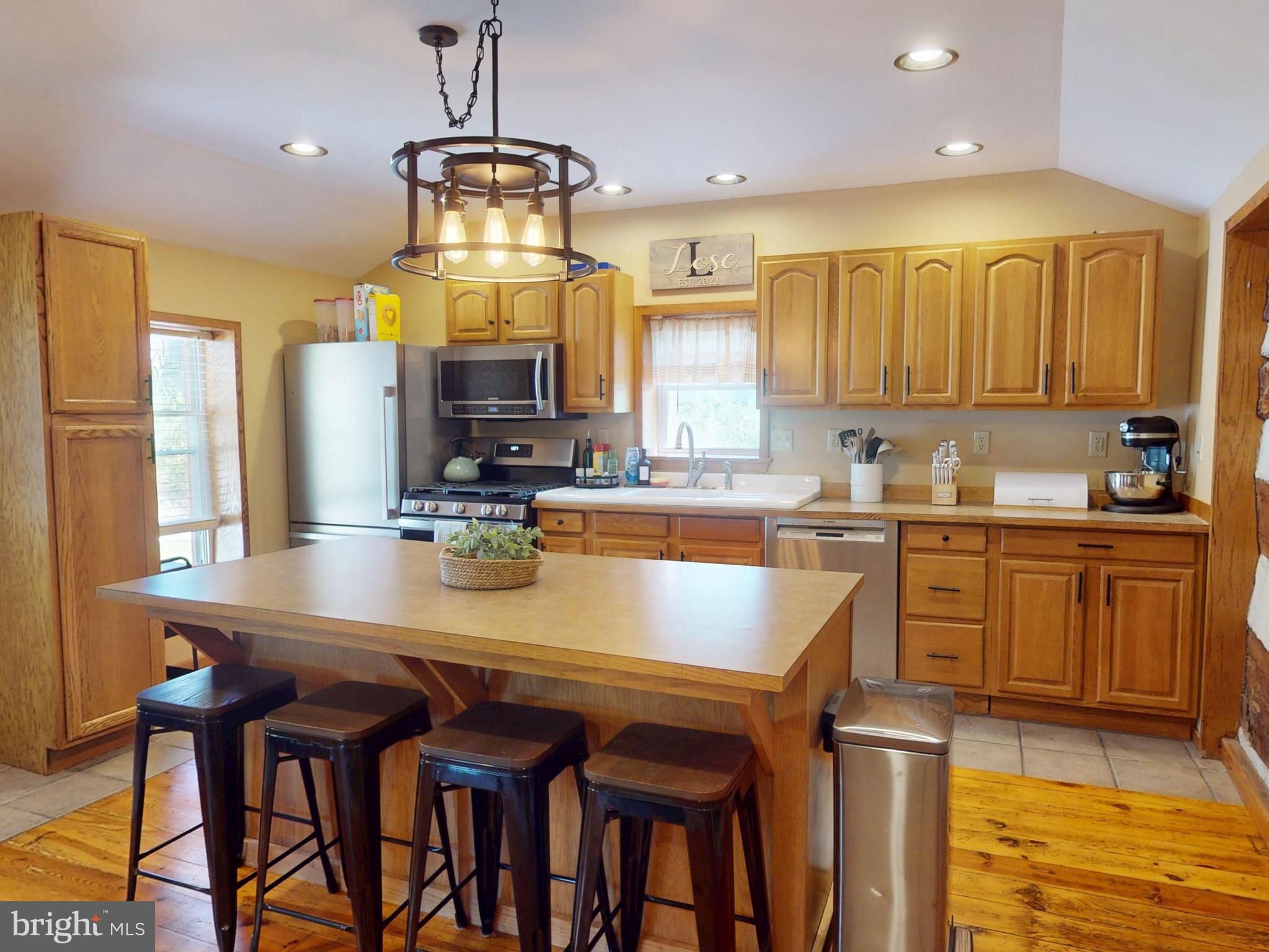 619 N PENNSYLVANIA AVENUE