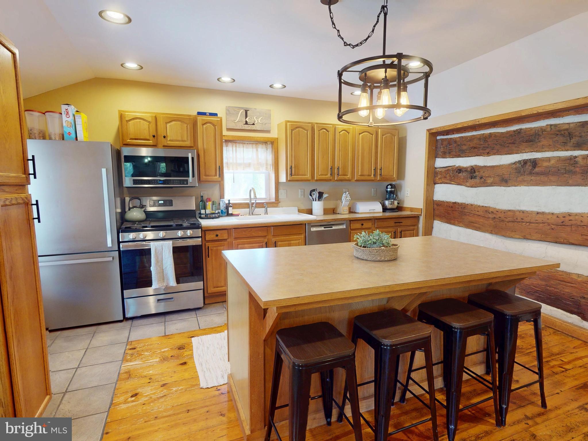 619 N PENNSYLVANIA AVENUE