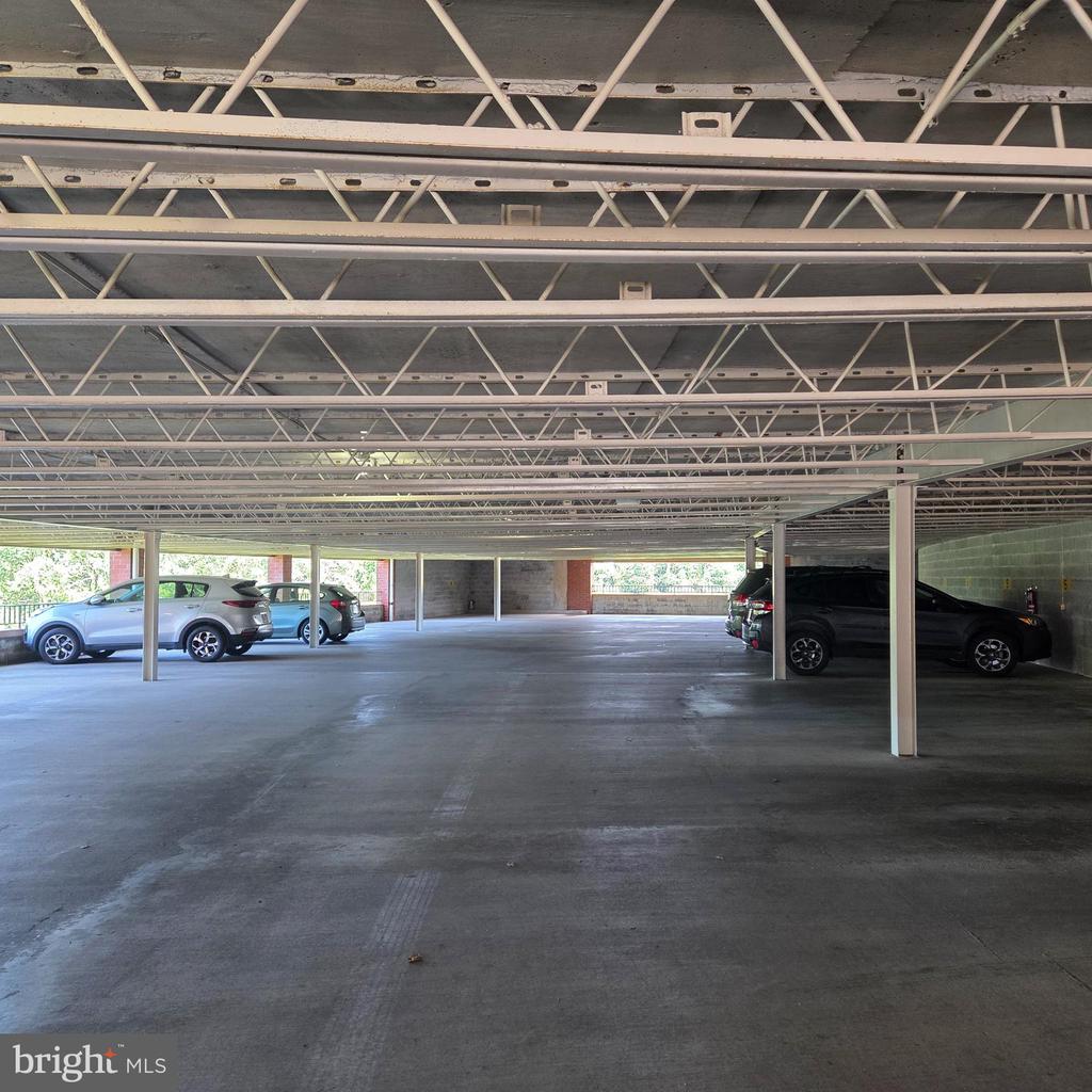 455 WINDMERE DRIVE Unit: LLC
