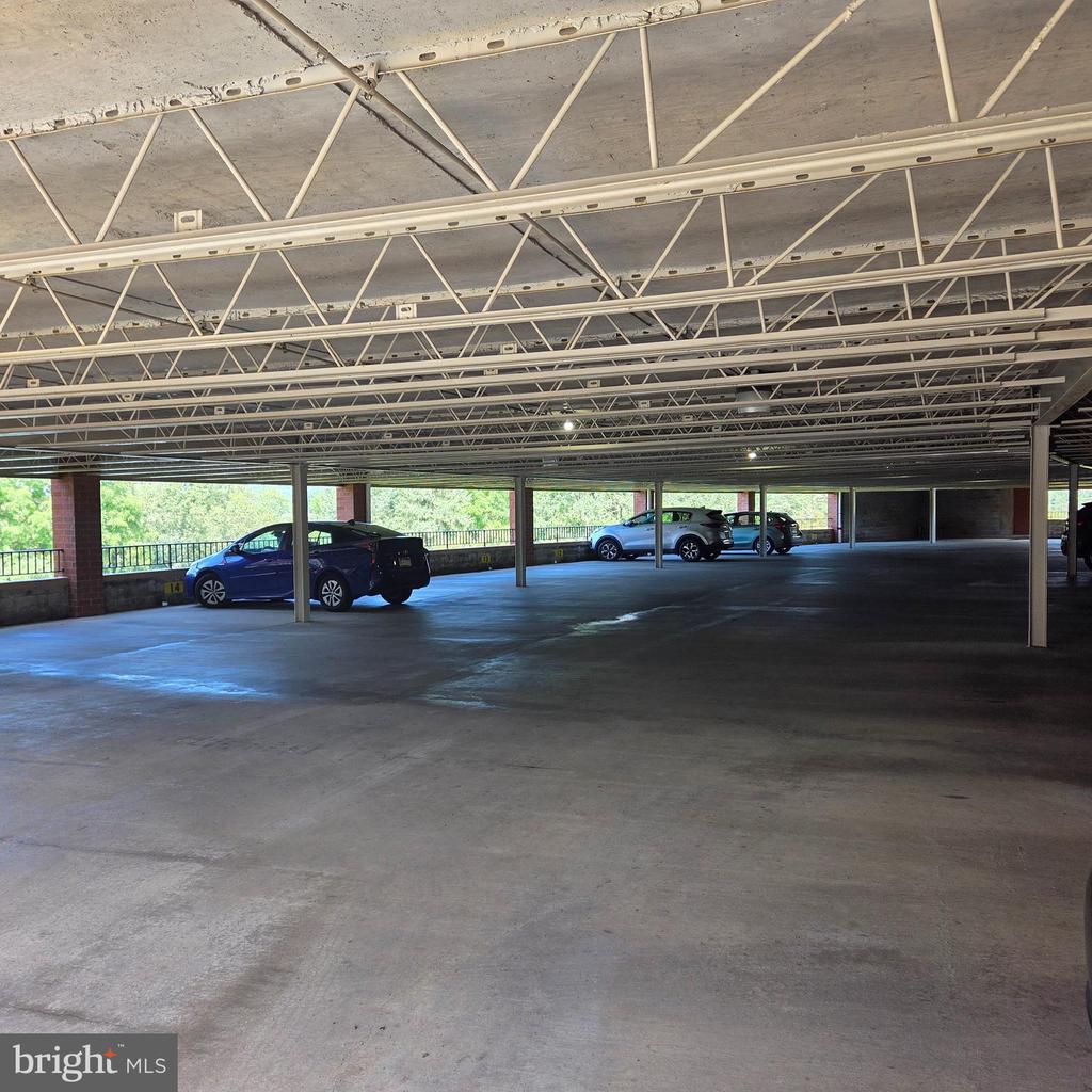 455 WINDMERE DRIVE Unit: LLC