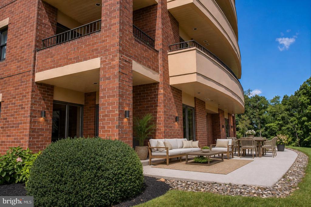 455 WINDMERE DRIVE Unit: LLC