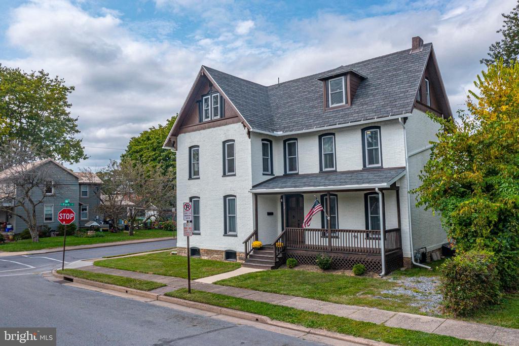 23 W CLINTON STREET
