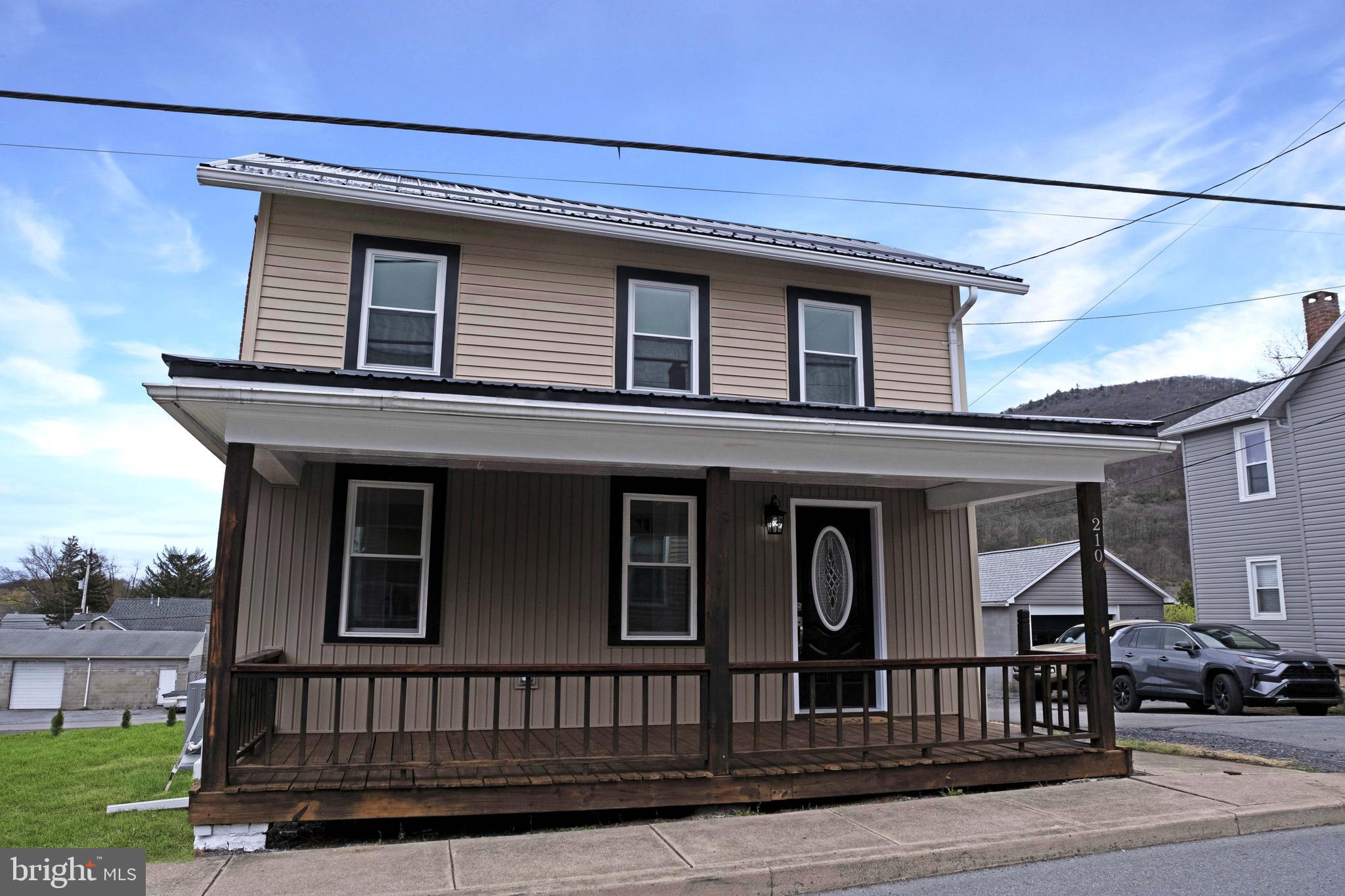 210 S CHESTNUT STREET