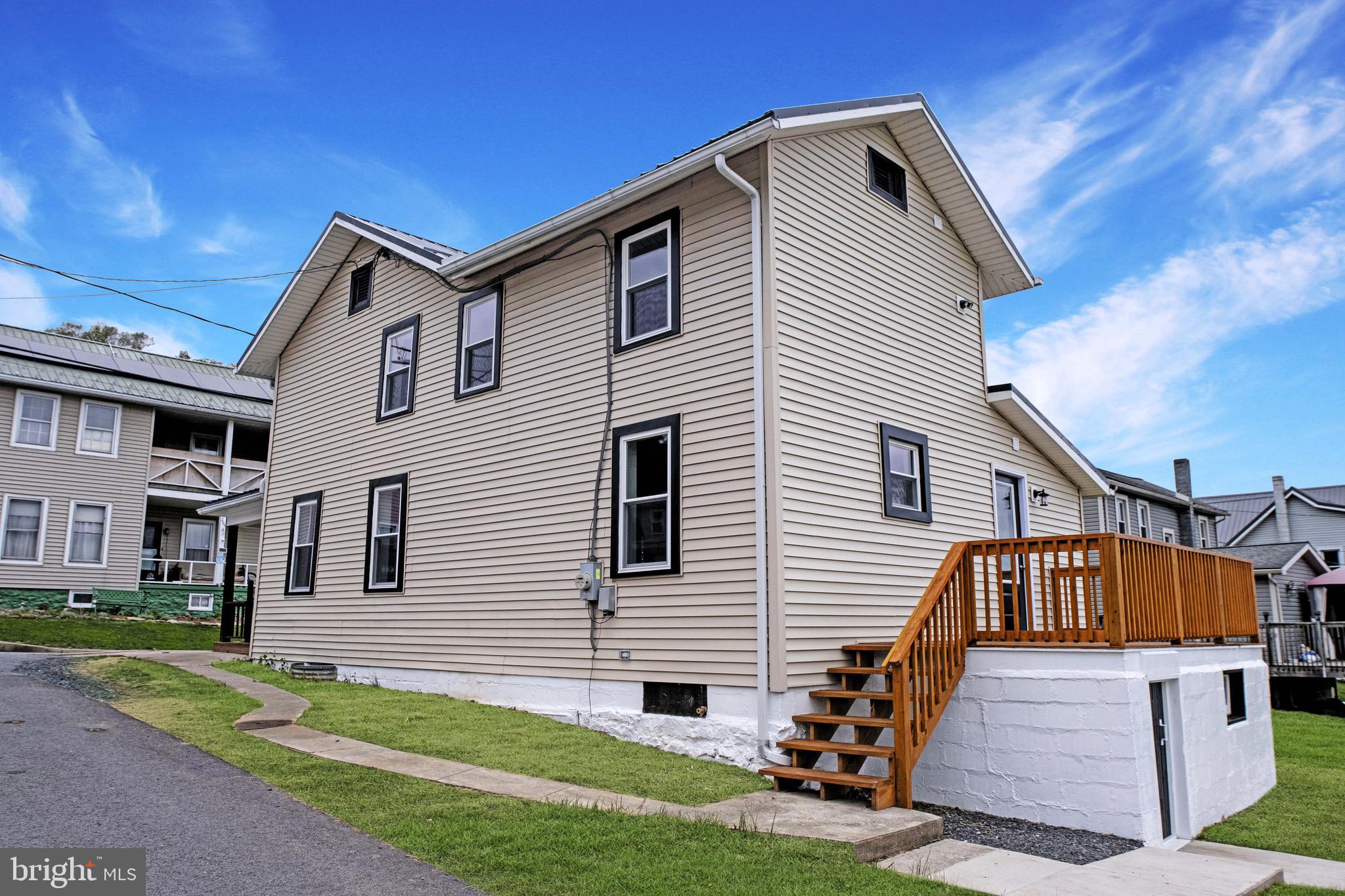 210 S CHESTNUT STREET