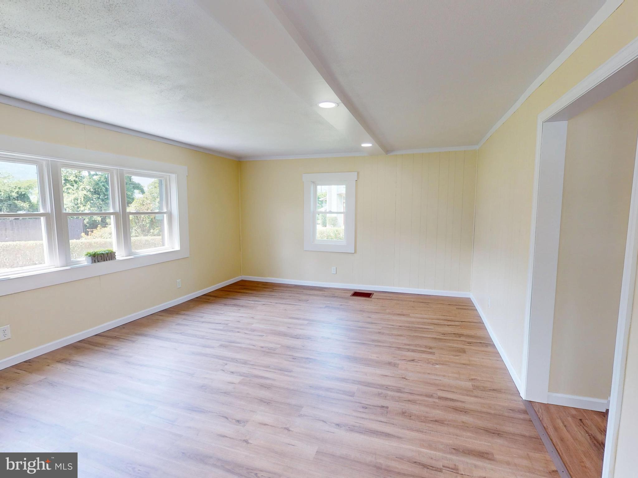 637 E PARK STREET