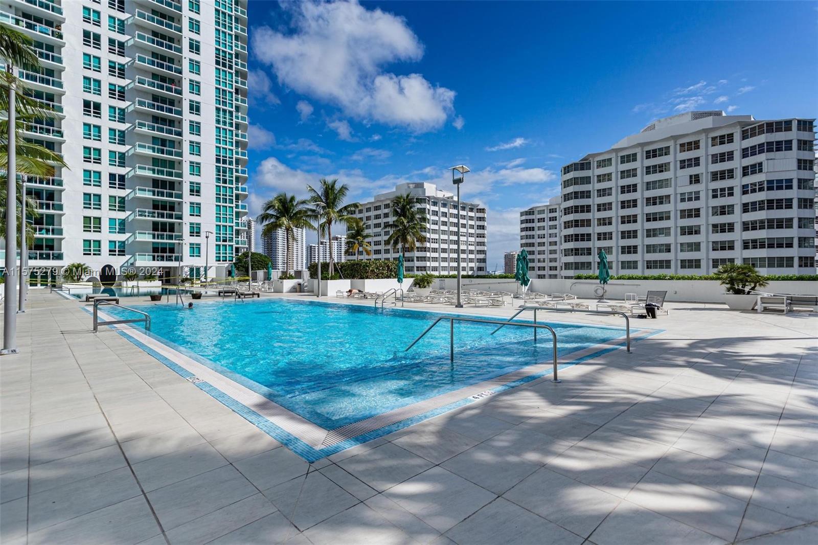951 Brickell Ave # 909