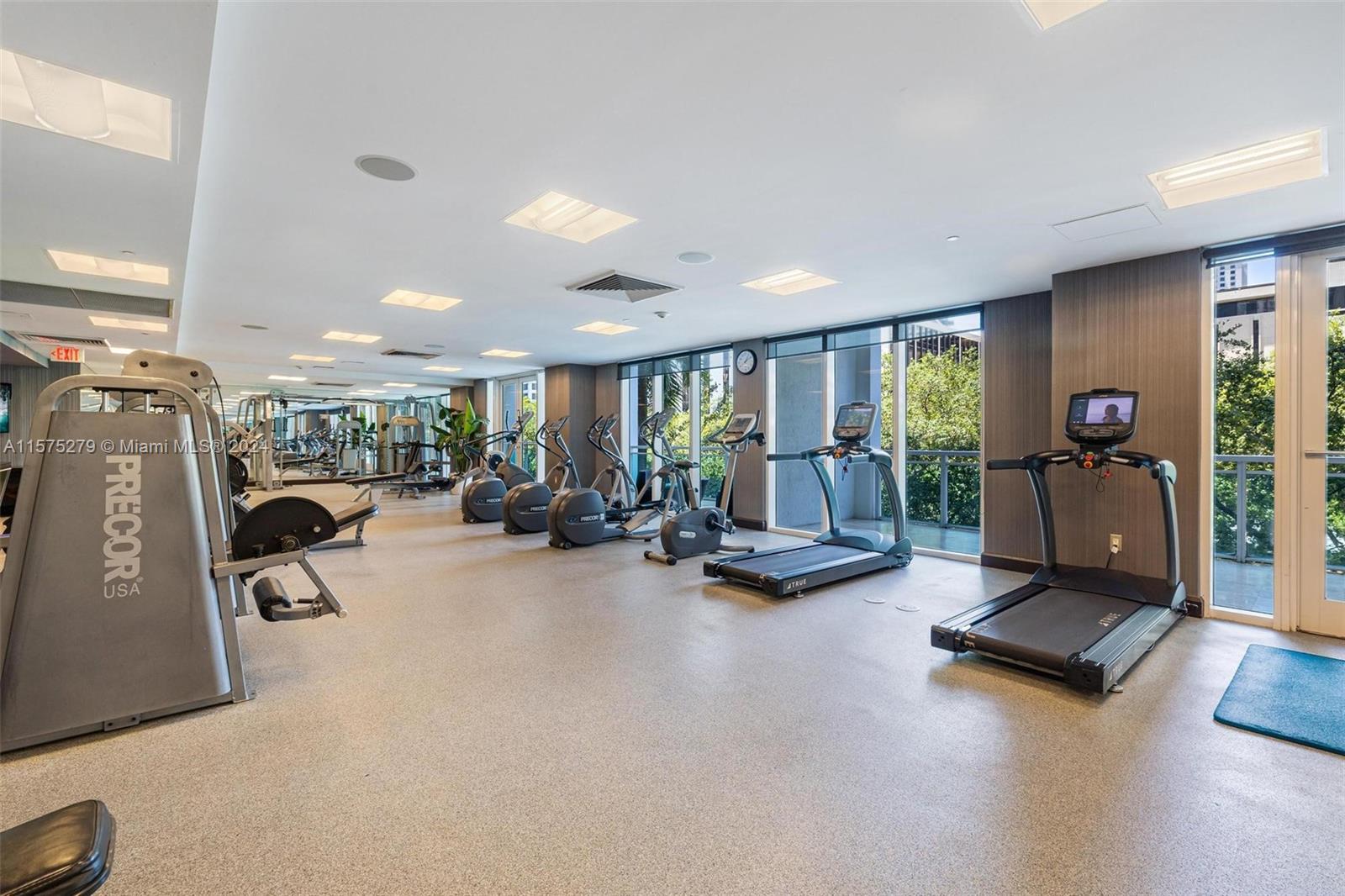 951 Brickell Ave # 909