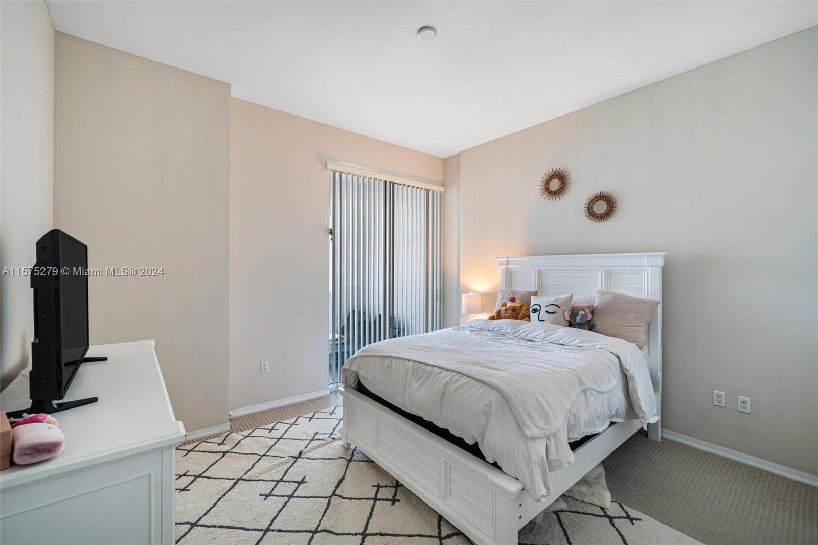 951 Brickell Ave # 909