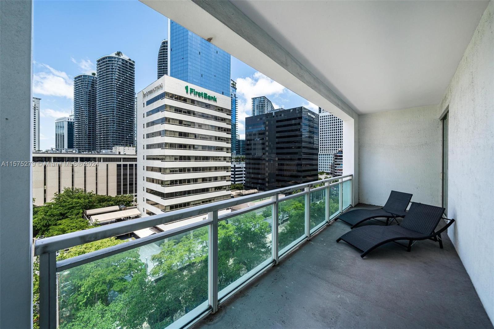 951 Brickell Ave # 909
