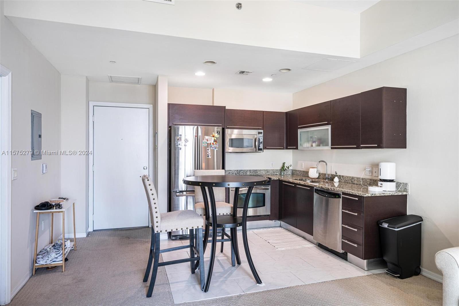 951 Brickell Ave # 909