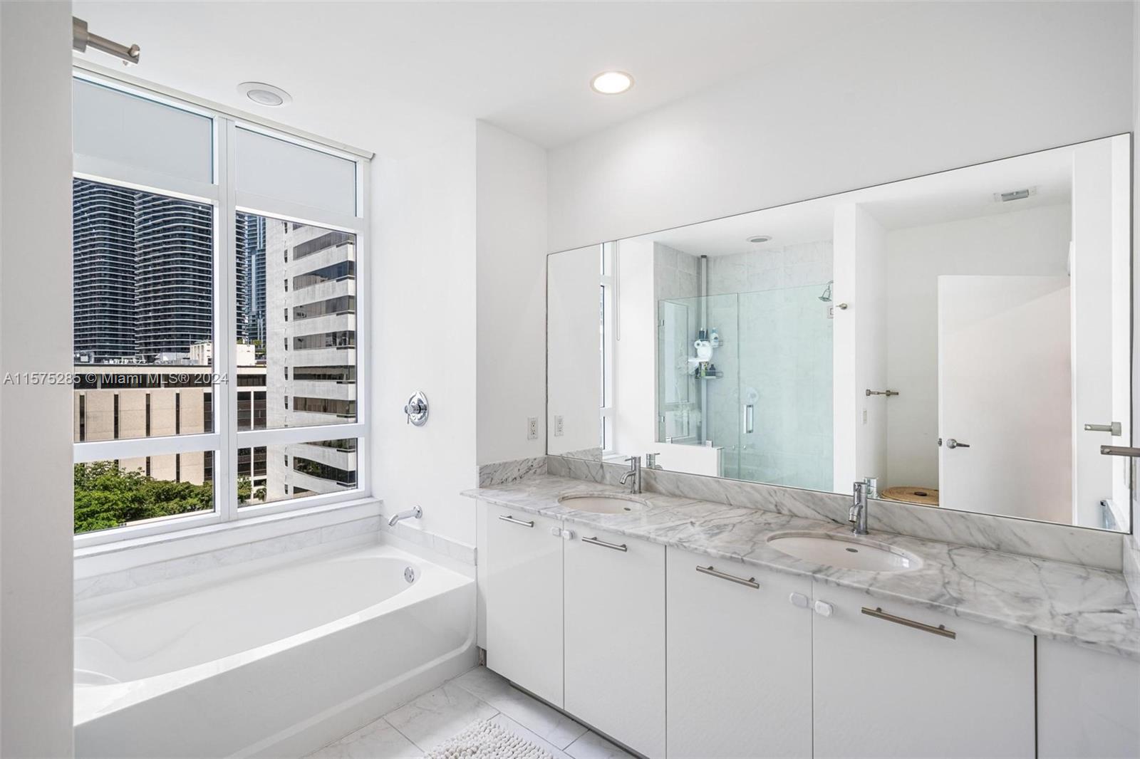 951 Brickell Ave # 911