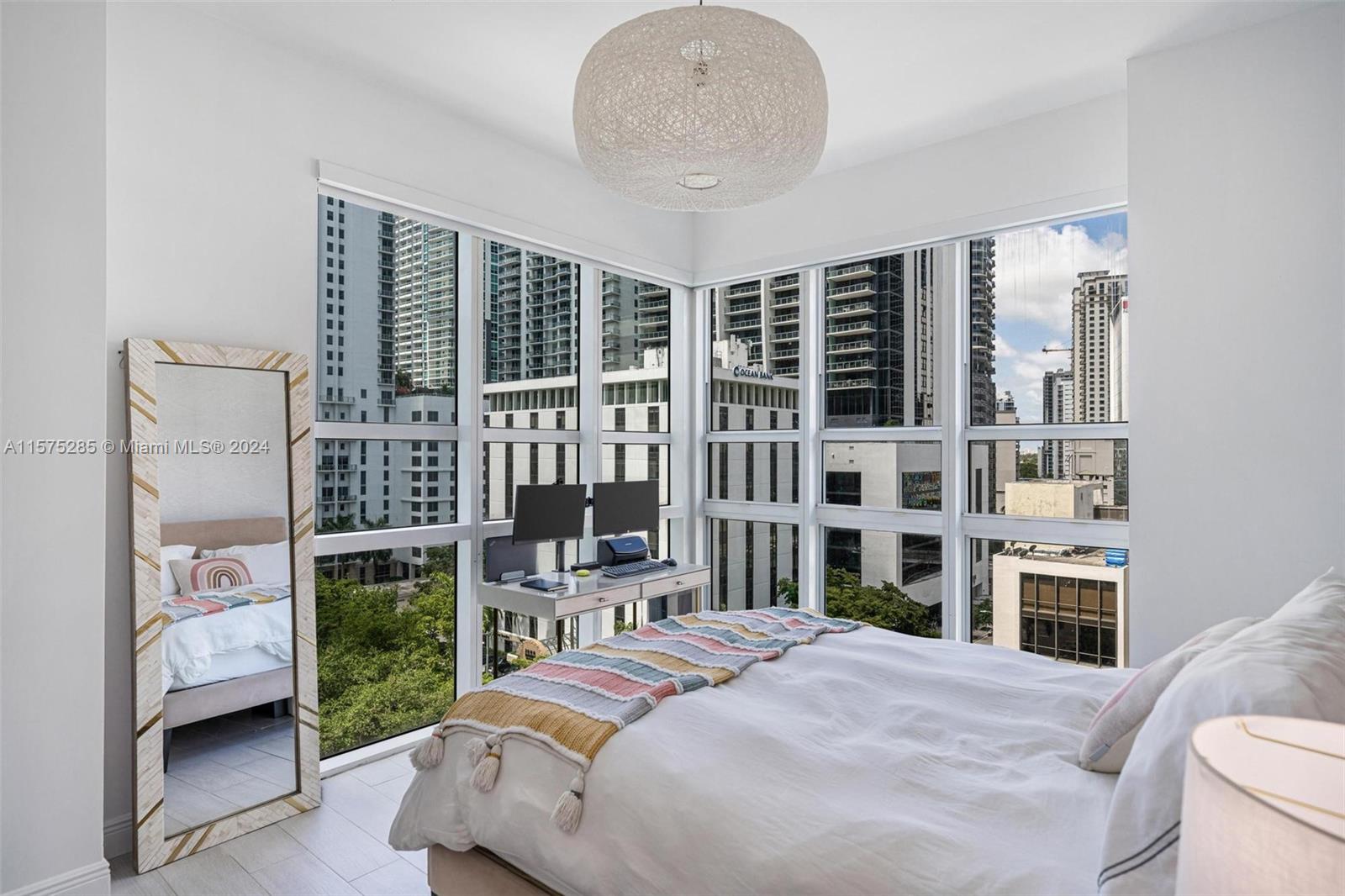 951 Brickell Ave # 911