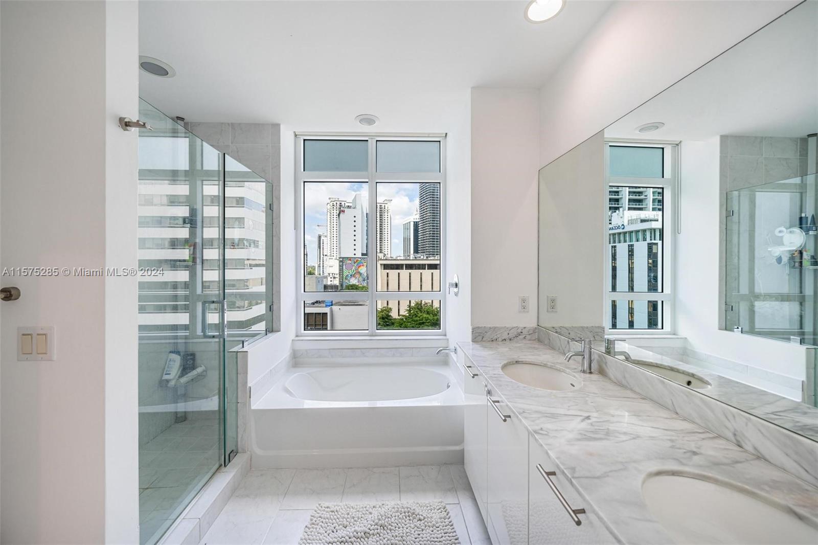 951 Brickell Ave # 911