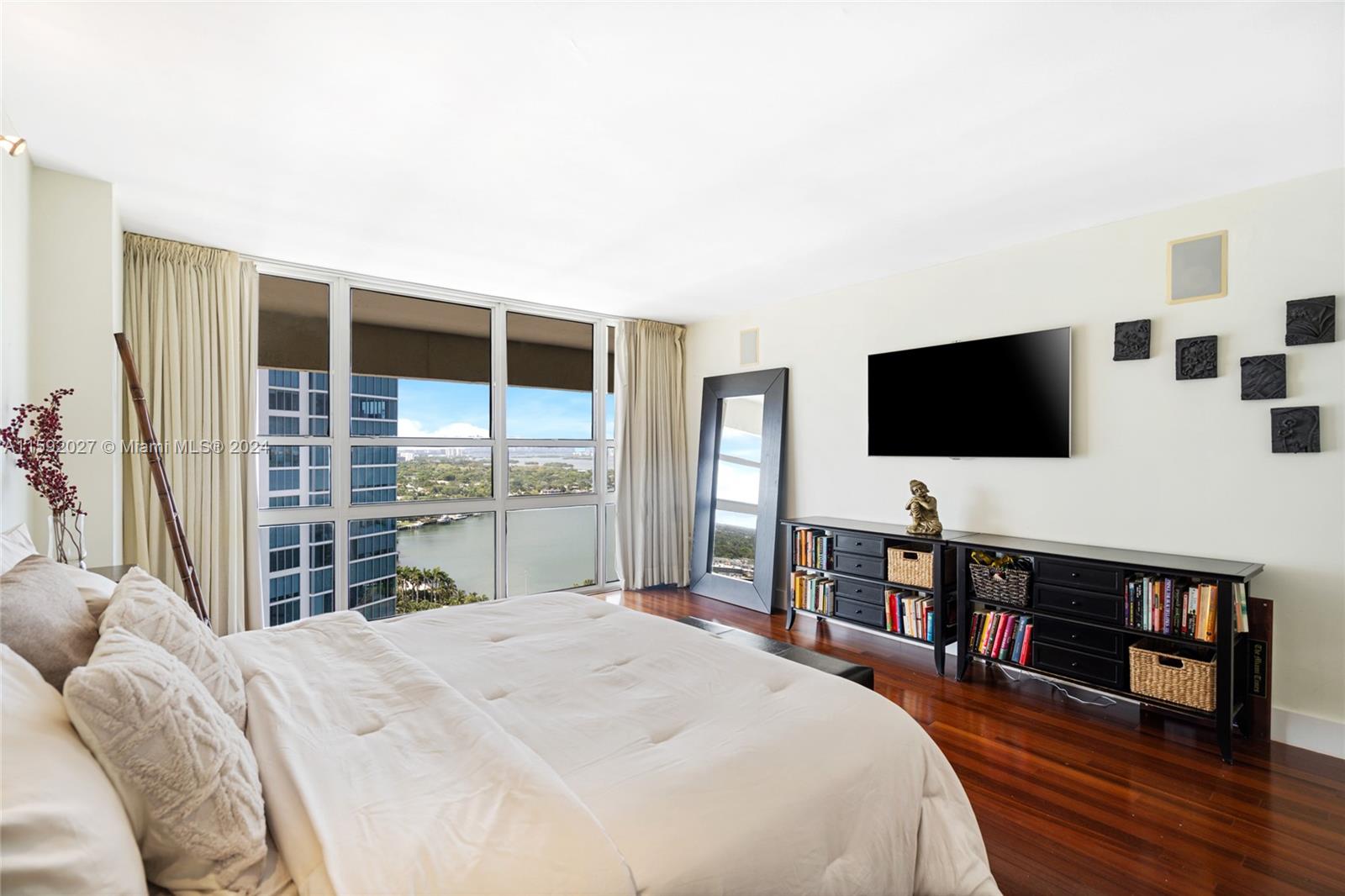 600 NE 36th St Unit: PH2