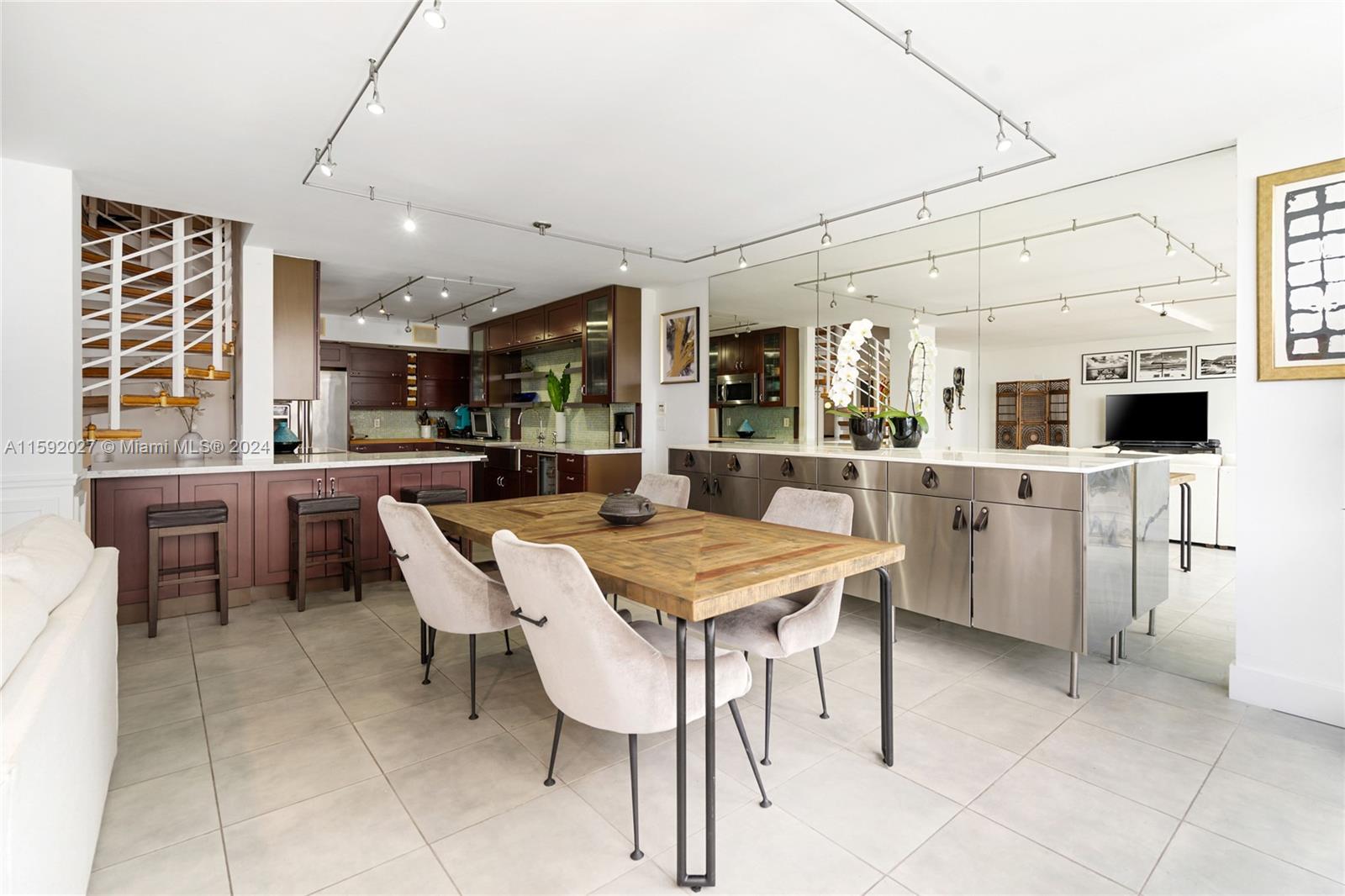 600 NE 36th St Unit: PH2