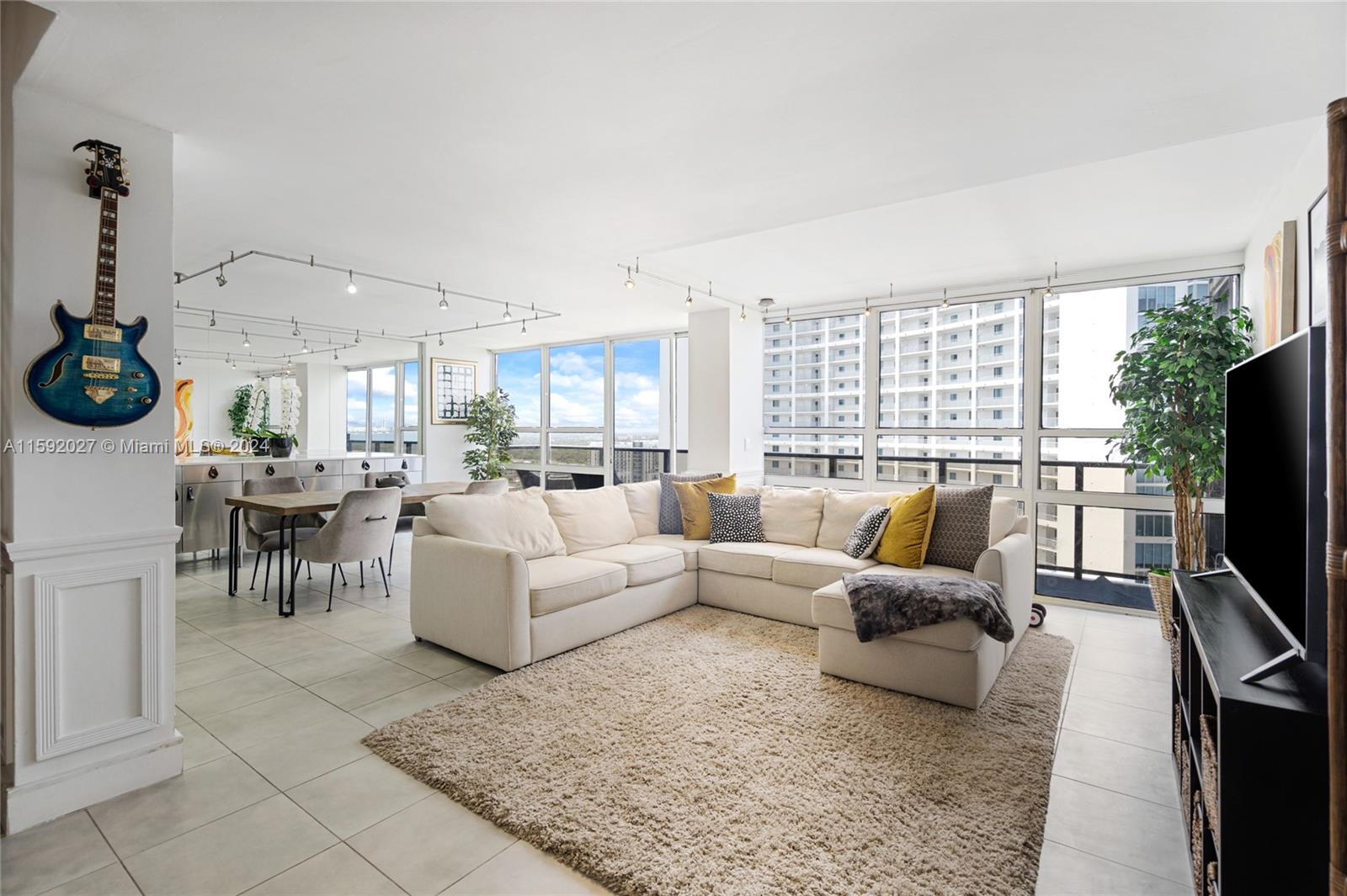 600 NE 36th St Unit: PH2