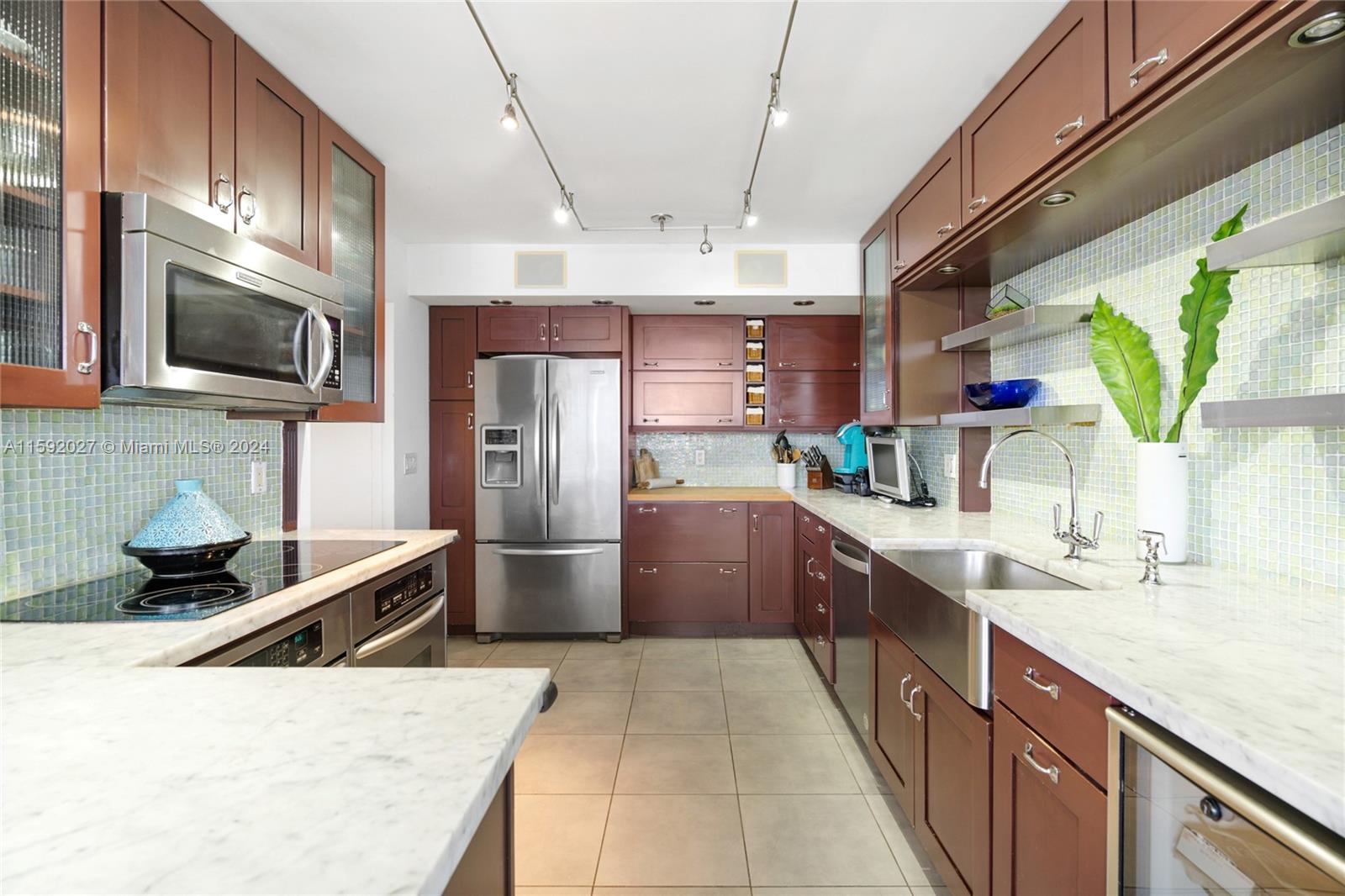 600 NE 36th St Unit: PH2