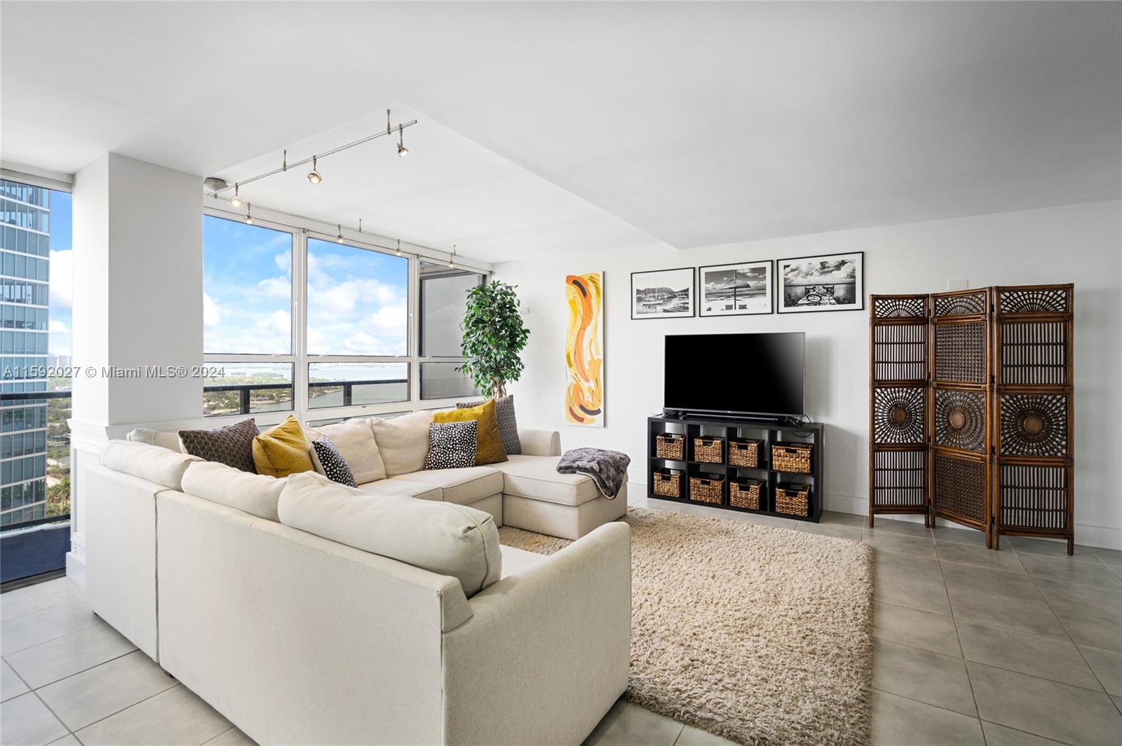 600 NE 36th St Unit: PH2