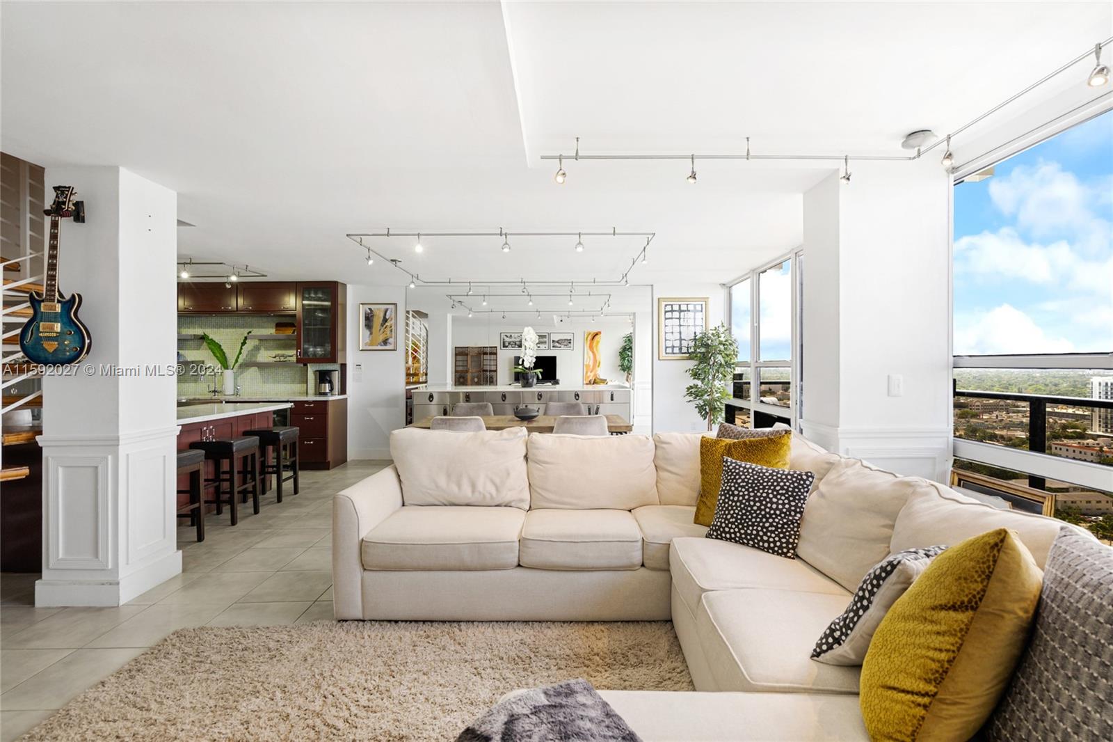 600 NE 36th St Unit: PH2