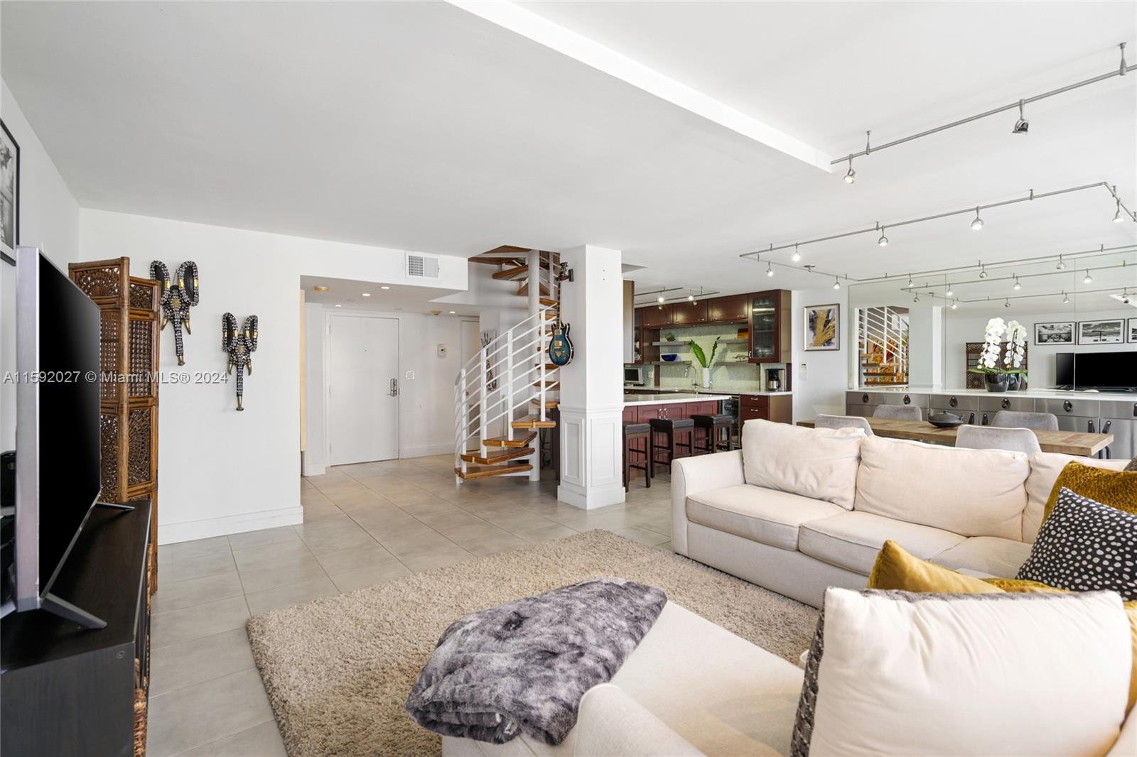 600 NE 36th St Unit: PH2