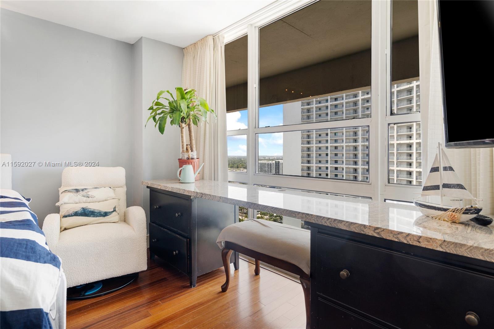 600 NE 36th St Unit: PH2
