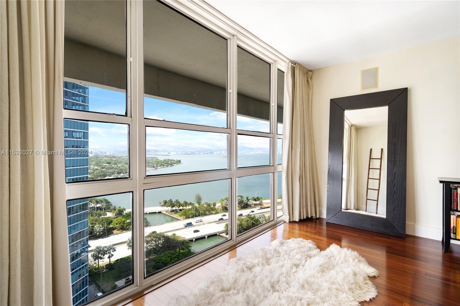 600 NE 36th St Unit: PH2