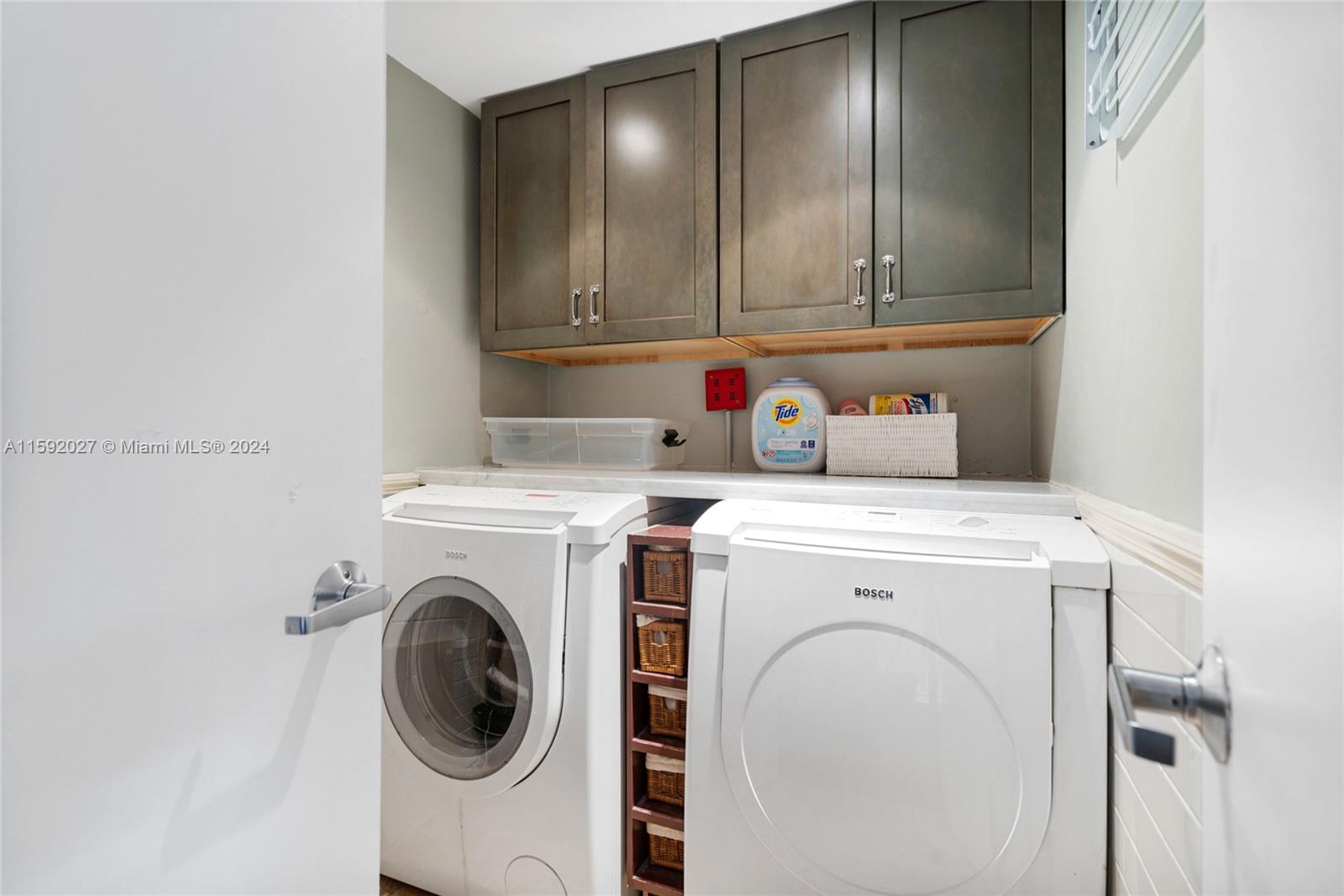 600 NE 36th St Unit: PH2