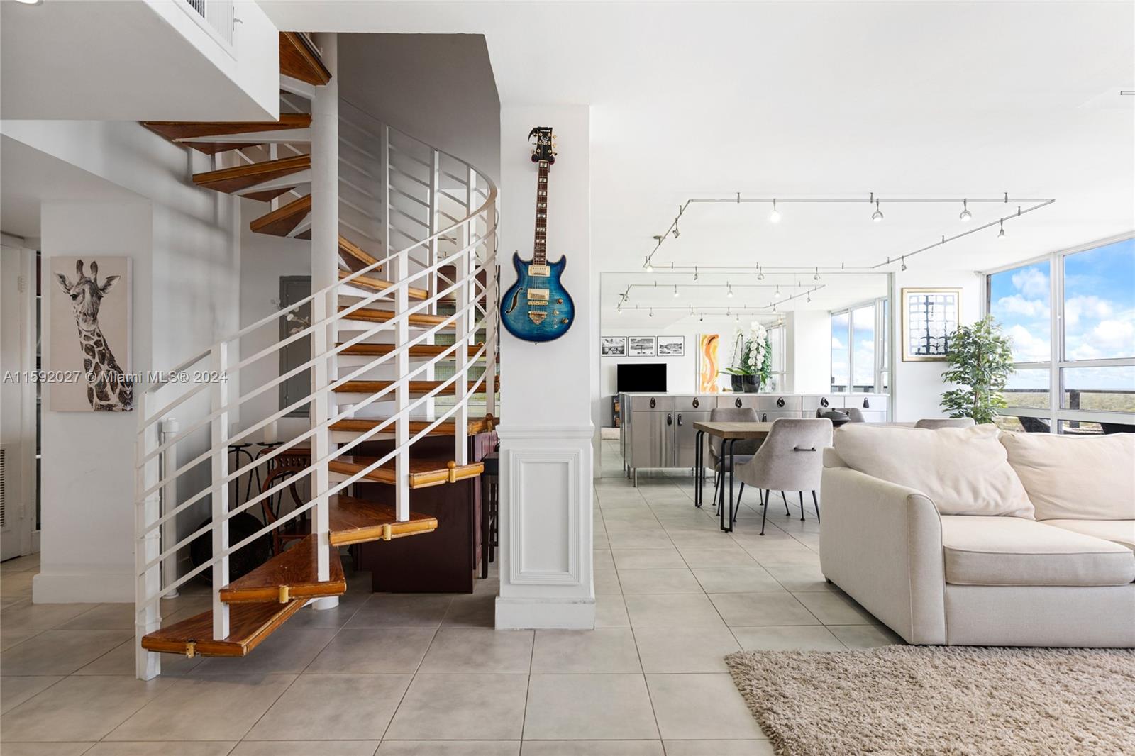 600 NE 36th St Unit: PH2