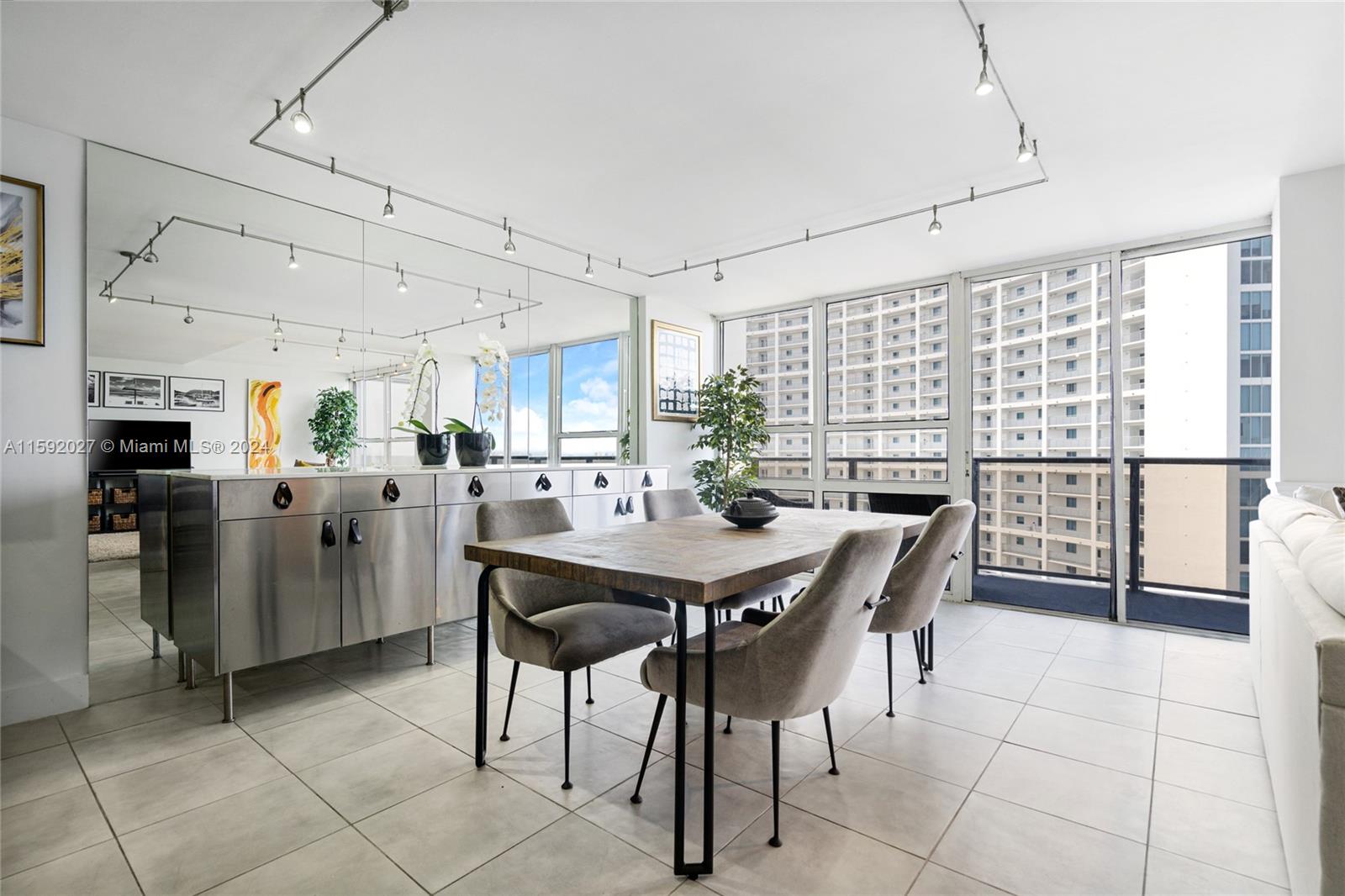 600 NE 36th St Unit: PH2