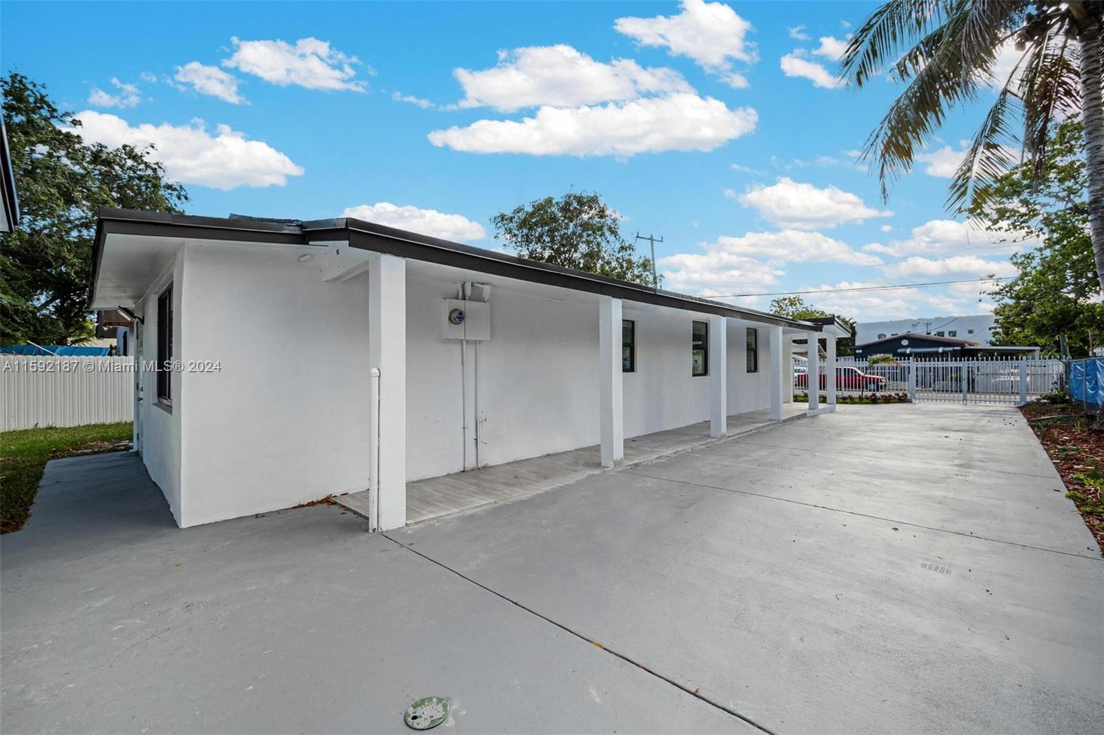 3427 NW 9th Ave