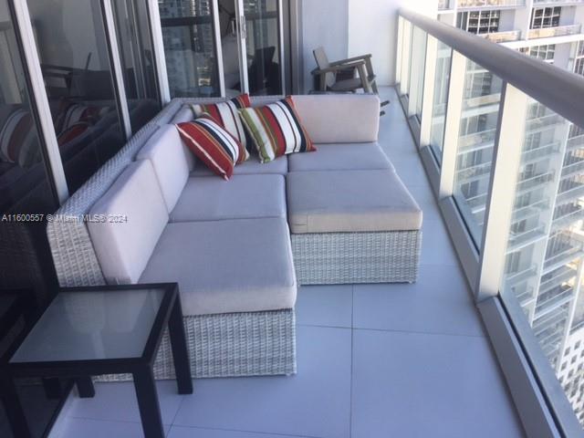 465 BRICKELL AV # 3002