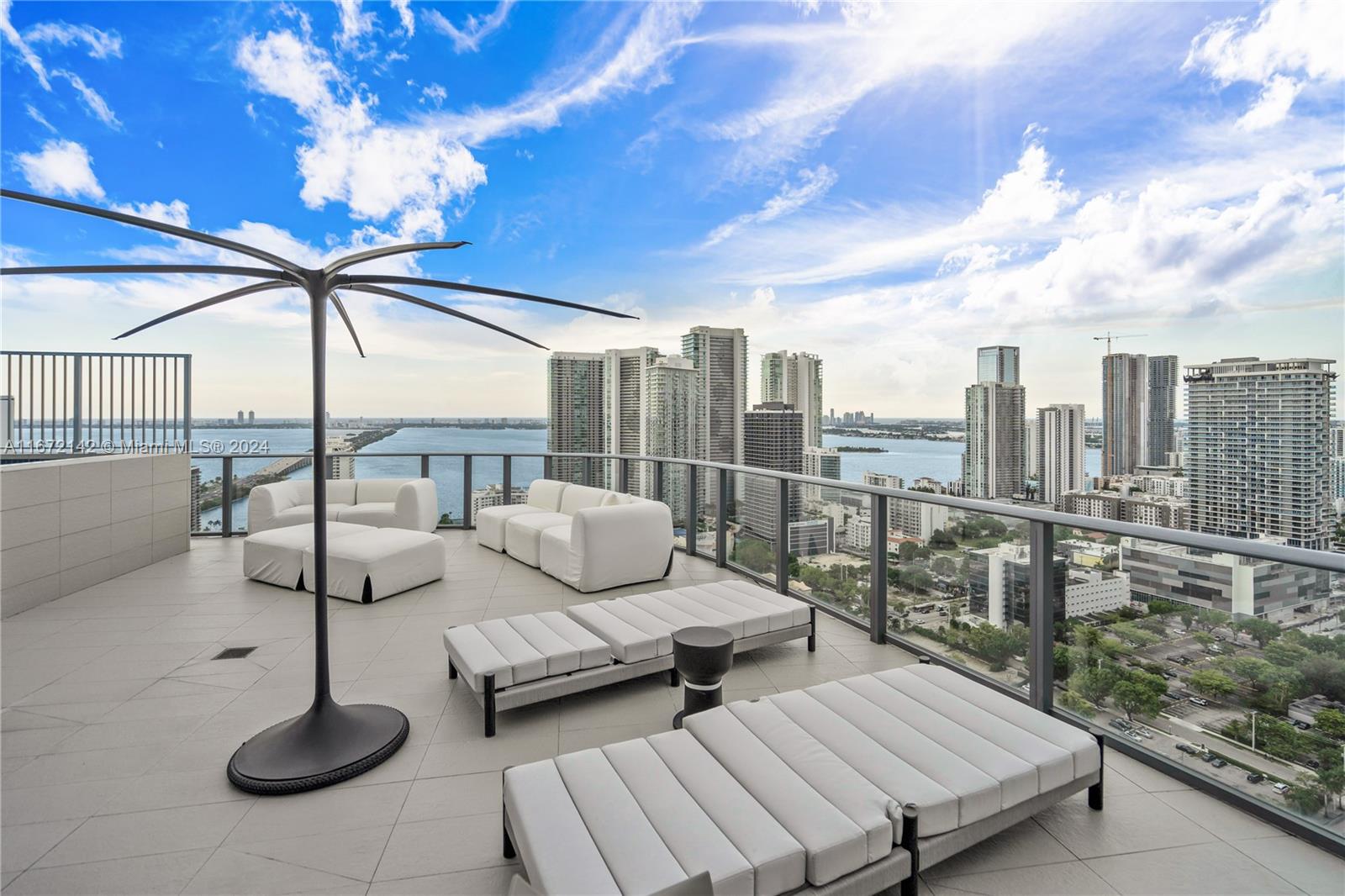 121 NE 34th St Unit: PH3204