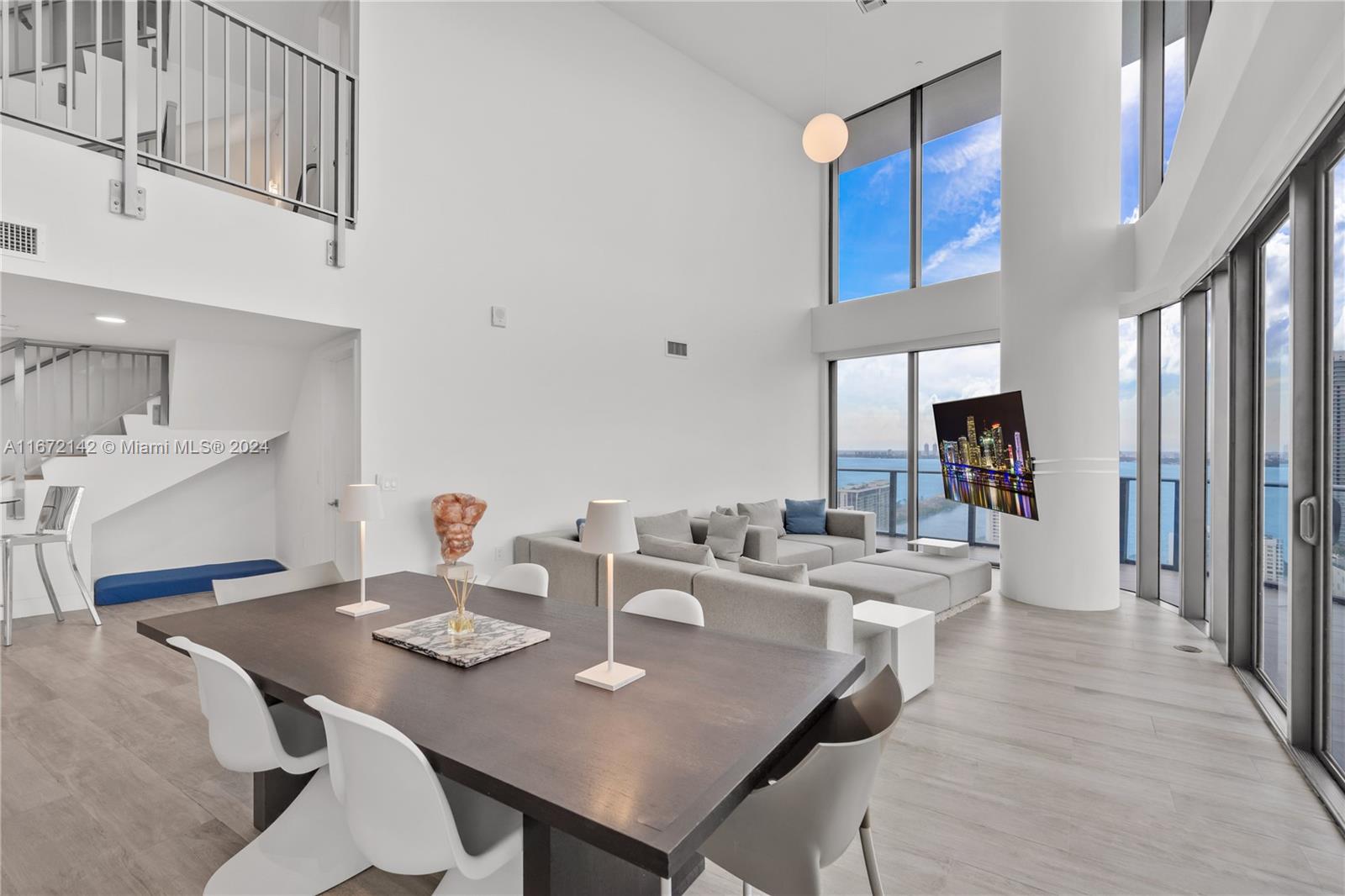 121 NE 34th St Unit: PH3204