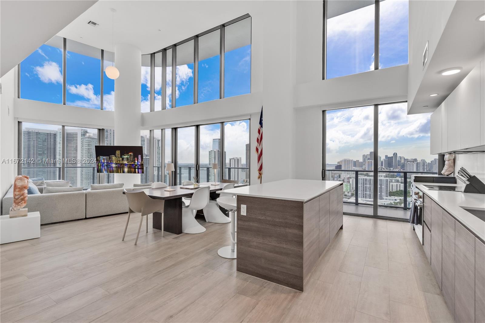 121 NE 34th St Unit: PH3204
