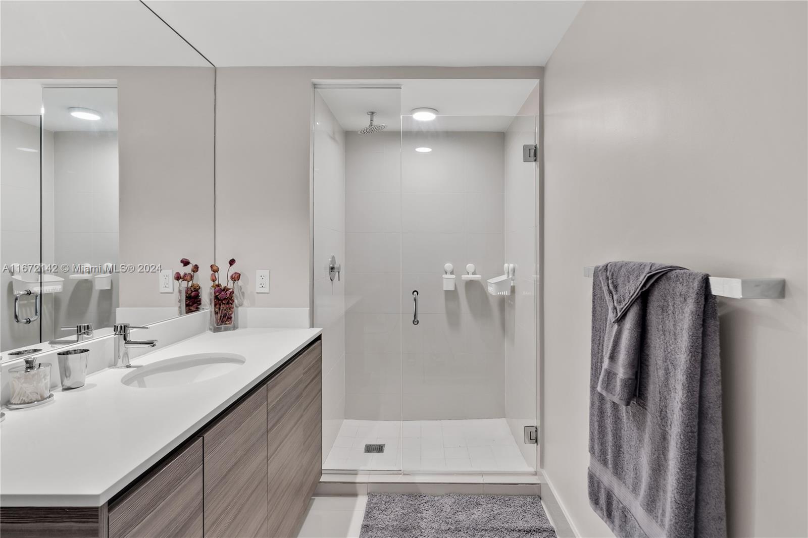 121 NE 34th St Unit: PH3204