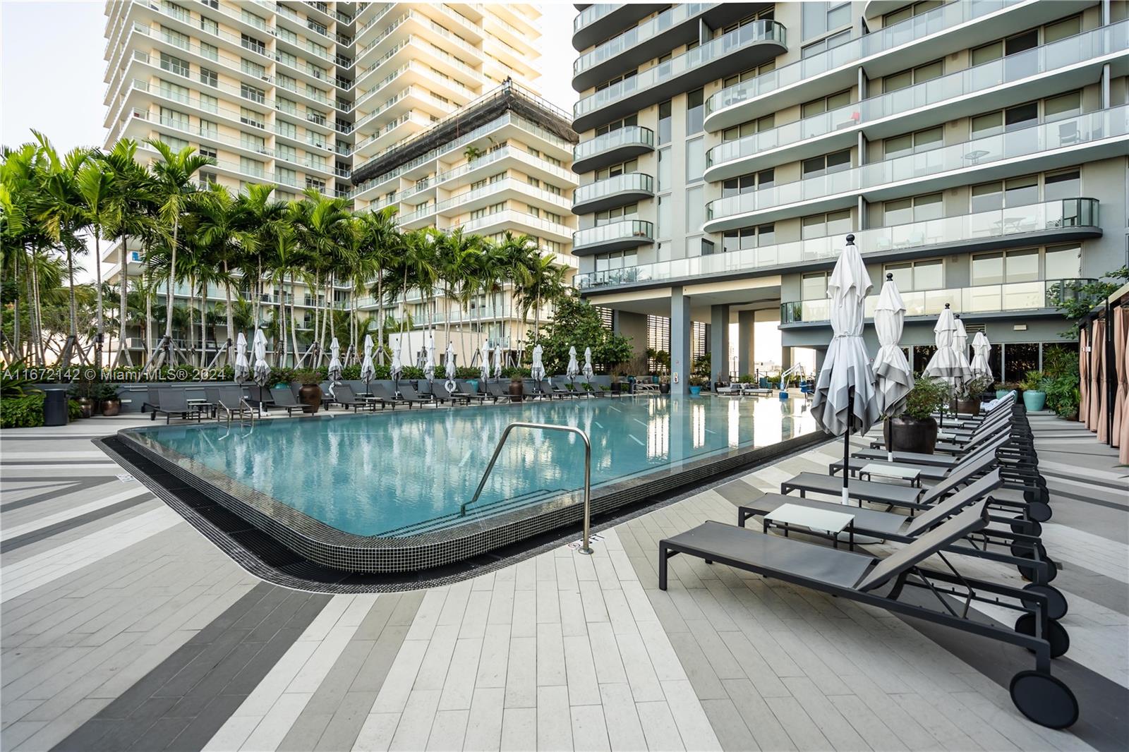 121 NE 34th St Unit: PH3204