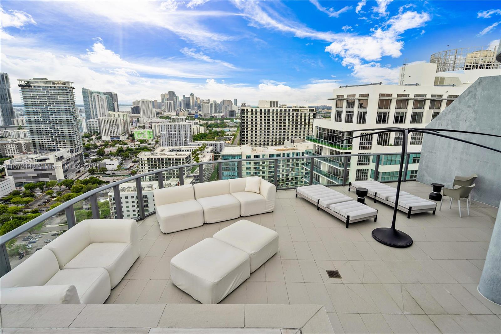 121 NE 34th St Unit: PH3204