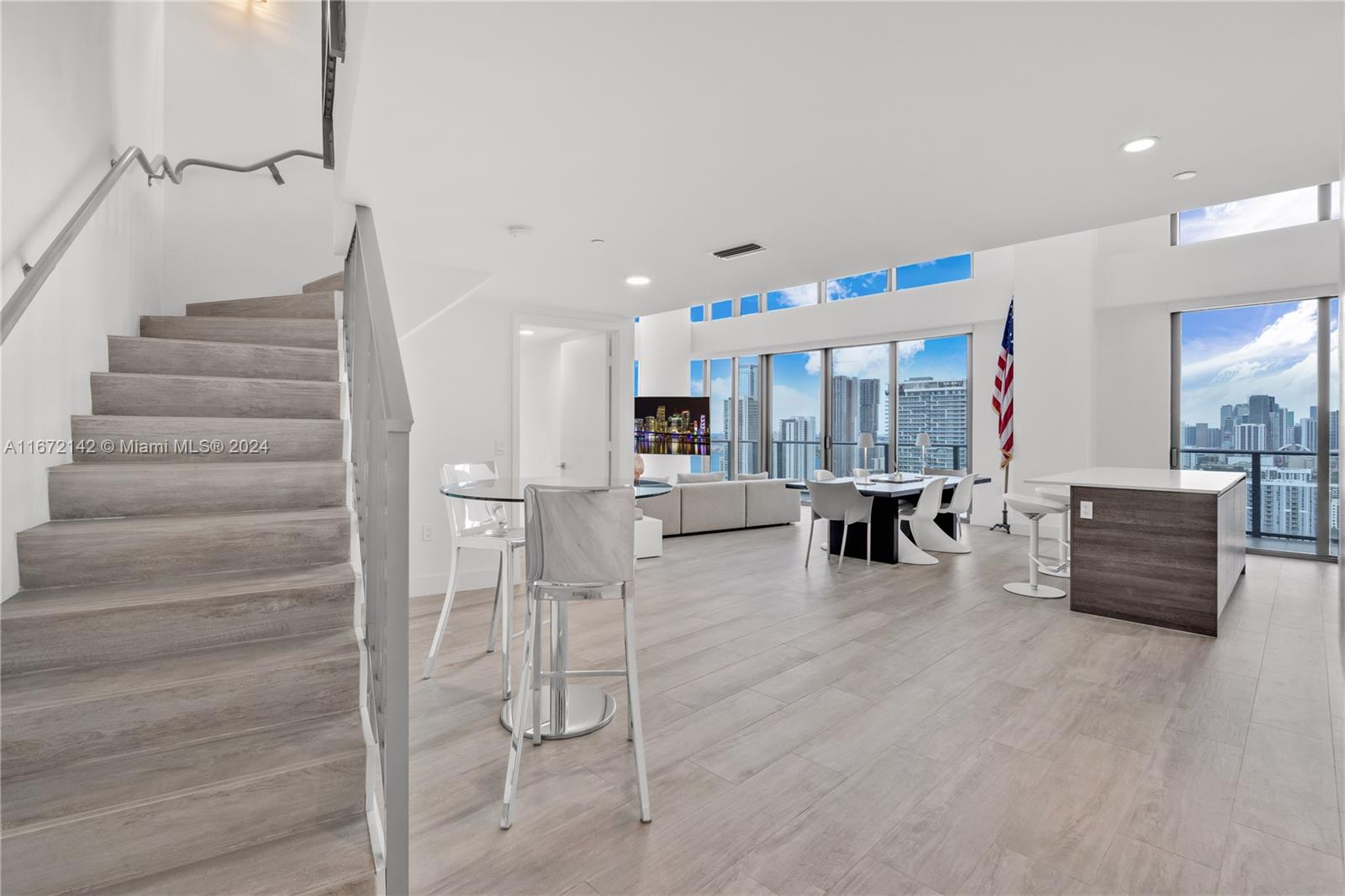 121 NE 34th St Unit: PH3204