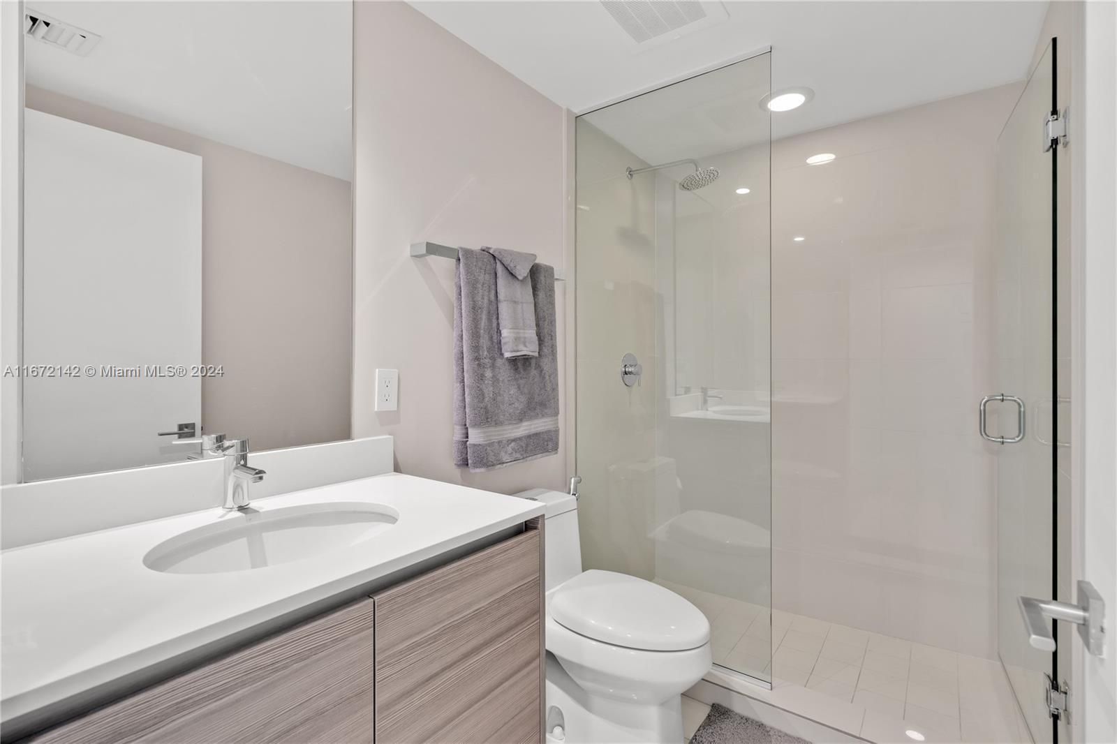 121 NE 34th St Unit: PH3204