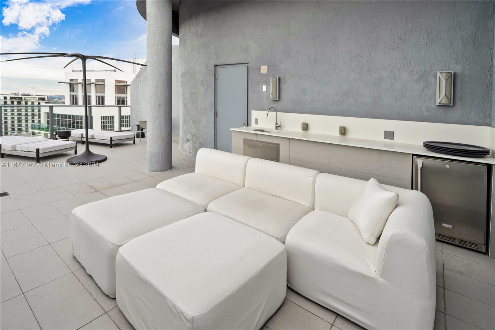 121 NE 34th St Unit: PH3204